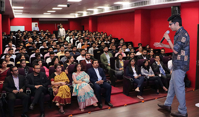 Read more about the article ABS PGDM Orientation 2019: Mr. Farrhad Acidwalla enthralls students with his fascinating LEAD Guest Lecture!