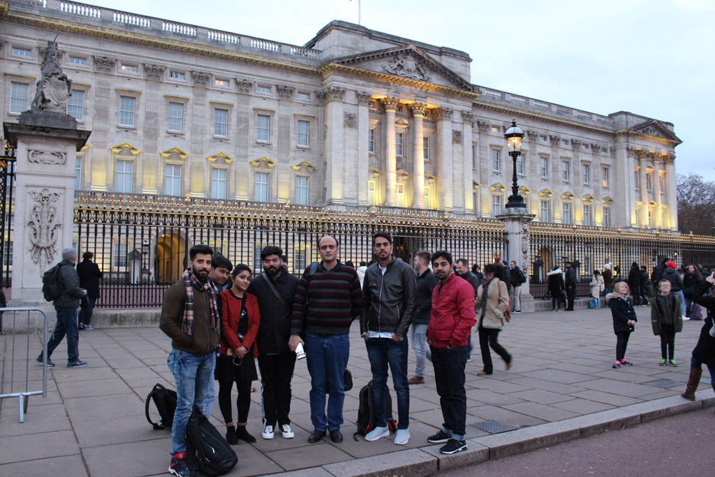 Read more about the article ABS PGDM Oxford Trip 2018 – City Tour Experience of the Group 1